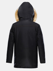 Winddichter, warmer, mittellanger Herrenmantel mit Kunstpelzkragen und mehreren Taschen