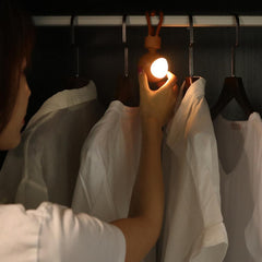 Dimmbares, über USB wiederaufladbares LED-Nachtlicht mit Tonsteuerung für Schlafzimmer und Schrank