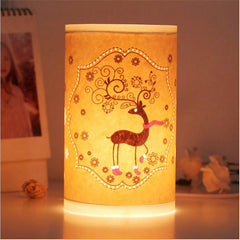 Handgeschnitzte LED-Tischlampe - Warmes Schreibtischlicht mit Pergamentschirm für die Inneneinrichtung