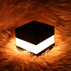 Über USB wiederaufladbares LED-Würfel-Touch-Nachtlicht – perfekt für Bars, Cafés, Restaurants und als Heimdekoration.