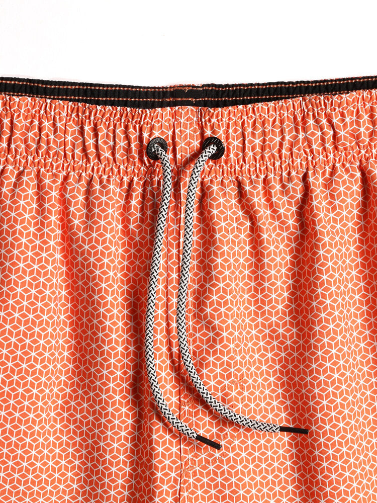 Schnelltrocknende Strandshorts mit Geo-Print und Kordelzug für Herren