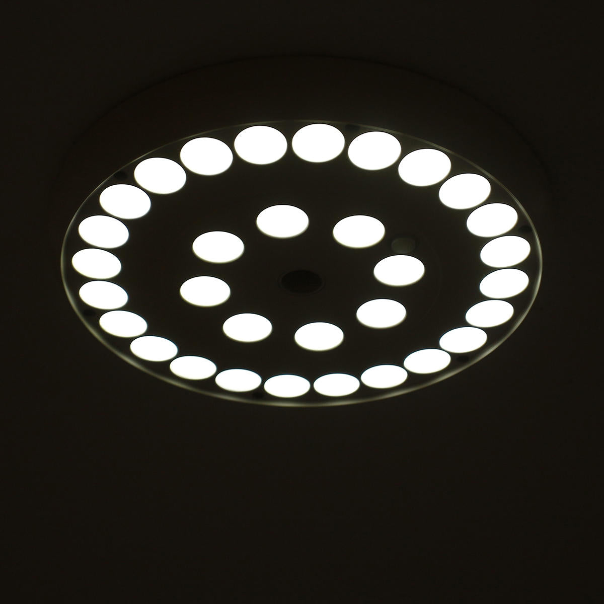 Superhelles 32/48 LED-Solar-Fahnenmastlicht für Camping, Hof und Garten