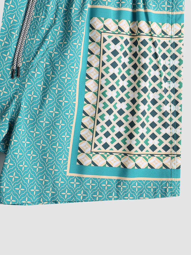 Leichte Boardshorts für Herren im Retro-Stil mit Patchwork-Print und Kordelzug