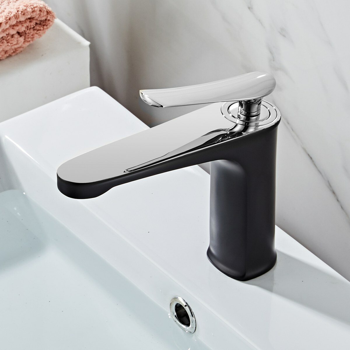 Gold Polished Luxury Bathroom Basin Faucet - Hot & Cold Water Mixer Tap with Single Brass Handle