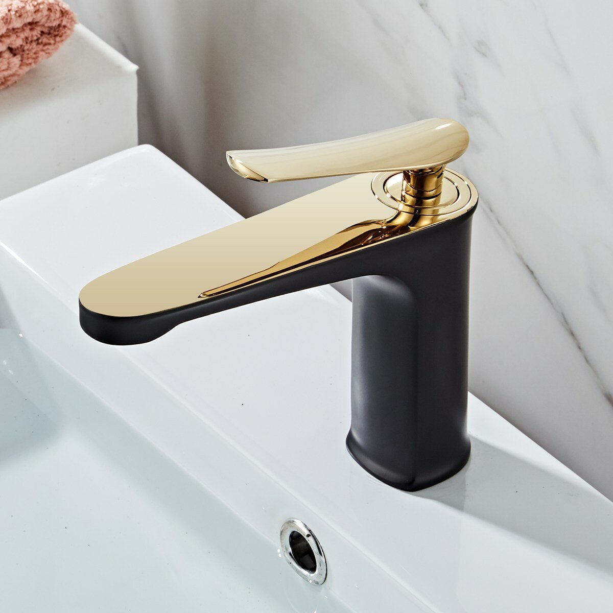 Gold Polished Luxury Bathroom Basin Faucet - Hot & Cold Water Mixer Tap with Single Brass Handle