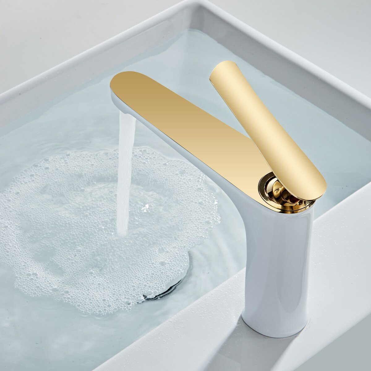 Gold Polished Luxury Bathroom Basin Faucet - Hot & Cold Water Mixer Tap with Single Brass Handle