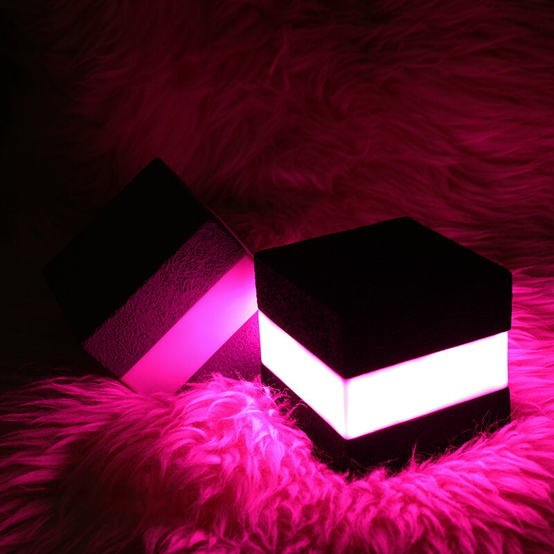 Über USB wiederaufladbares LED-Würfel-Touch-Nachtlicht – perfekt für Bars, Cafés, Restaurants und als Heimdekoration.