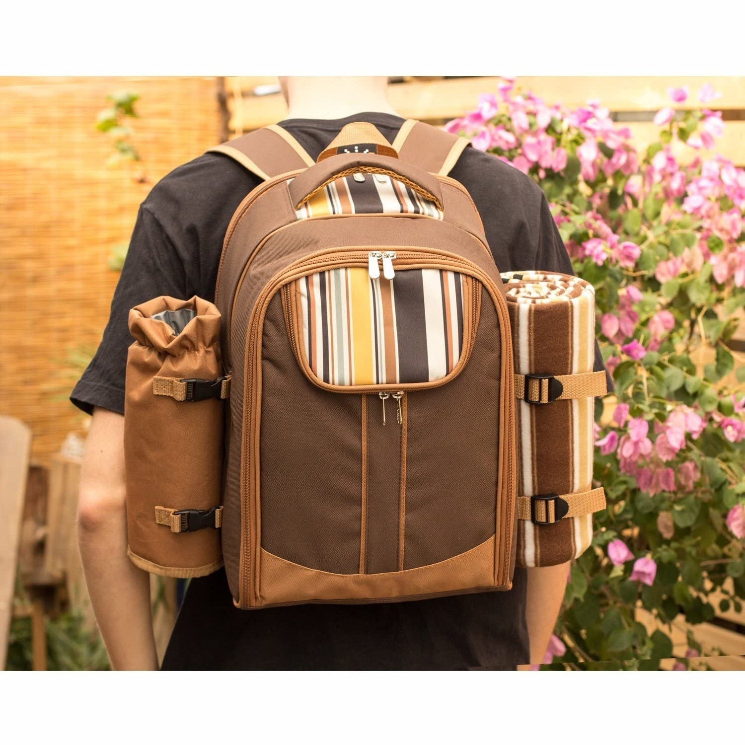 Four-Person Picnic Backpack with Tableware Set, Thermal Insulation, Cold Storage, and Double-Shoulder Straps for Outdoor Camping