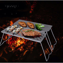 Titan-Campinggrill: Klappbare Bratplatte, kleiner Outdoor-Tisch, Picknick, Rucksackreisen, Steak-BBQ, Holzkohle-Netzgestell