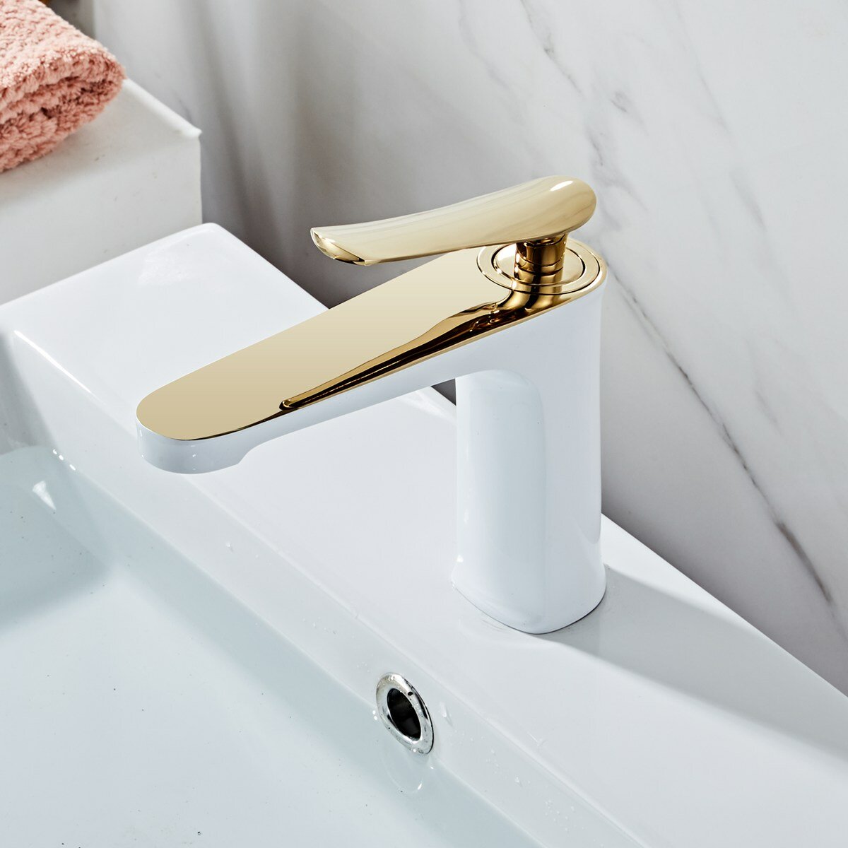 Gold Polished Luxury Bathroom Basin Faucet - Hot & Cold Water Mixer Tap with Single Brass Handle