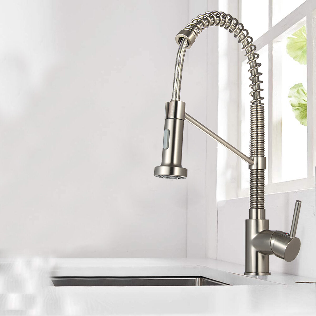 Single Handle Kitchen Faucet with Swivel Spout and Pull Down Spray Mixer Tap
