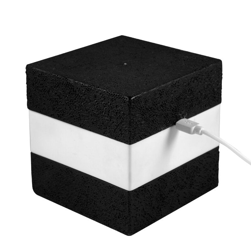 Über USB wiederaufladbares LED-Würfel-Touch-Nachtlicht – perfekt für Bars, Cafés, Restaurants und als Heimdekoration.