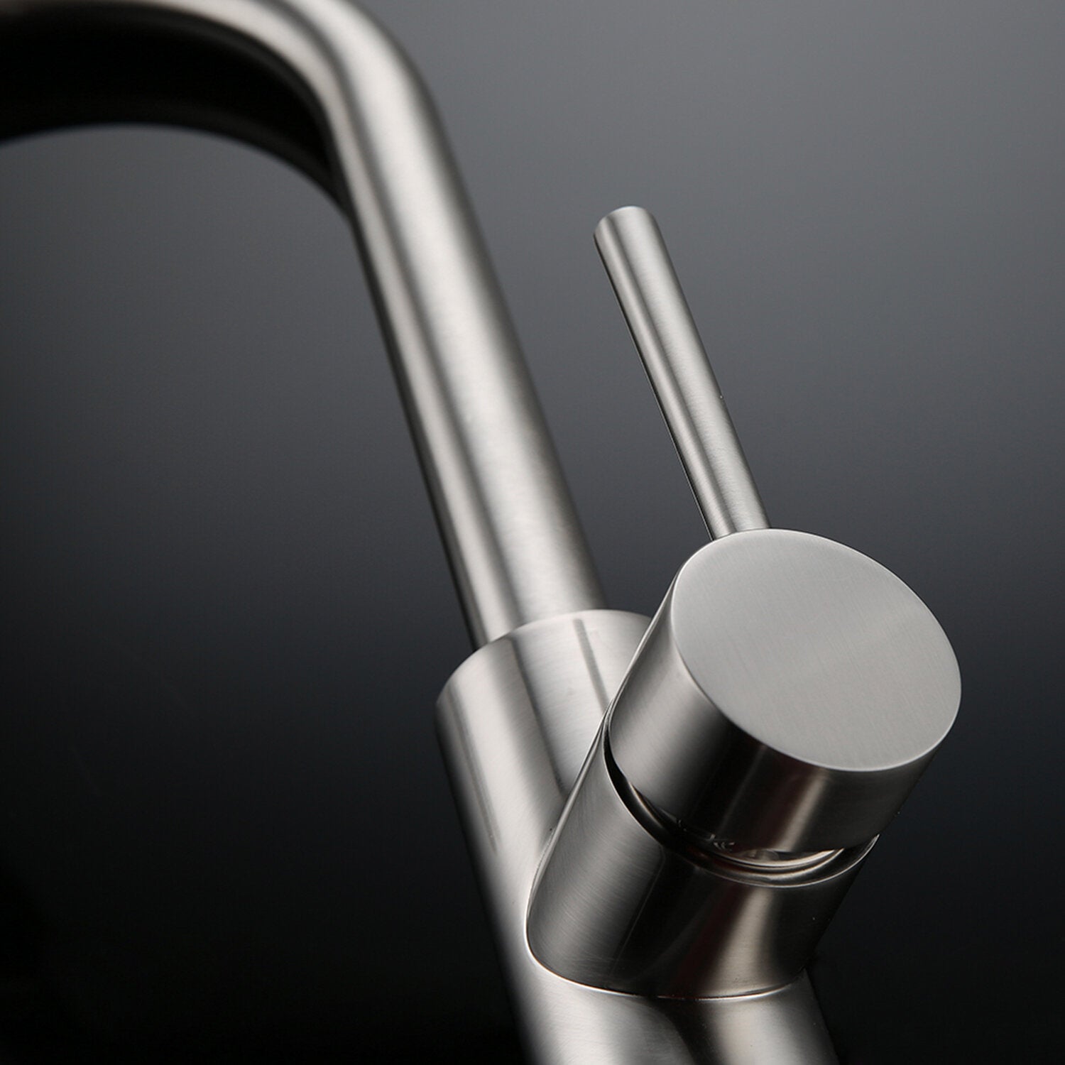 304 Stainless Steel Pull Out Kitchen Faucet - 360 Degree Swivel, Splash Proof, Hot & Cold Mixer Tap